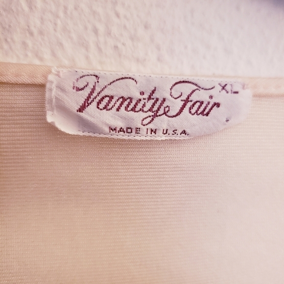 Vintage Vanity Fair Pink Lace Trimmed Robe with flaw, Size XL fits up to size 20 - Picture 8 of 10